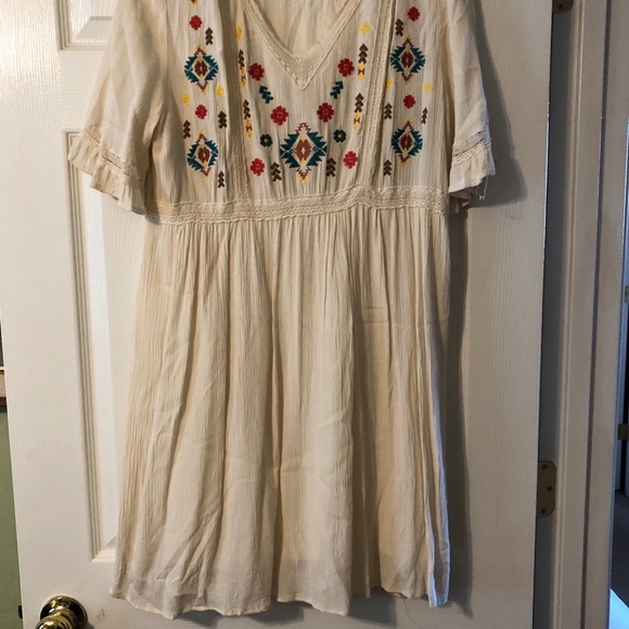 Beautiful tribal designed dress! - Picture 2 of 5